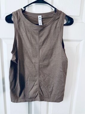 8 set bundle woman’s crop top size L